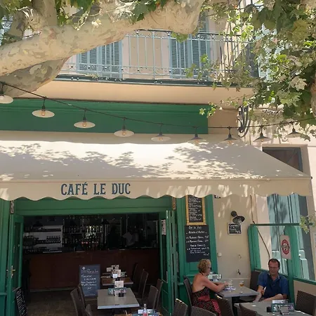 Sea View Calm And Comfort In The Village Hyères