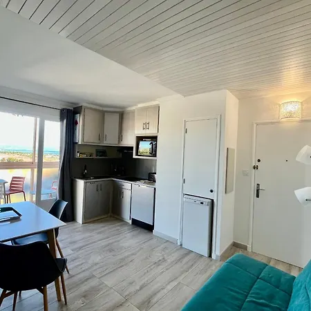 Sea View Calm And Comfort In The Village شقة